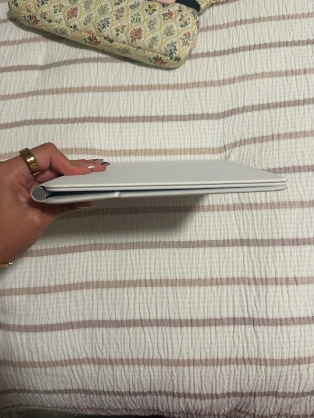 Apple White Silicone Smart Folio for iPad with Camera Cutout